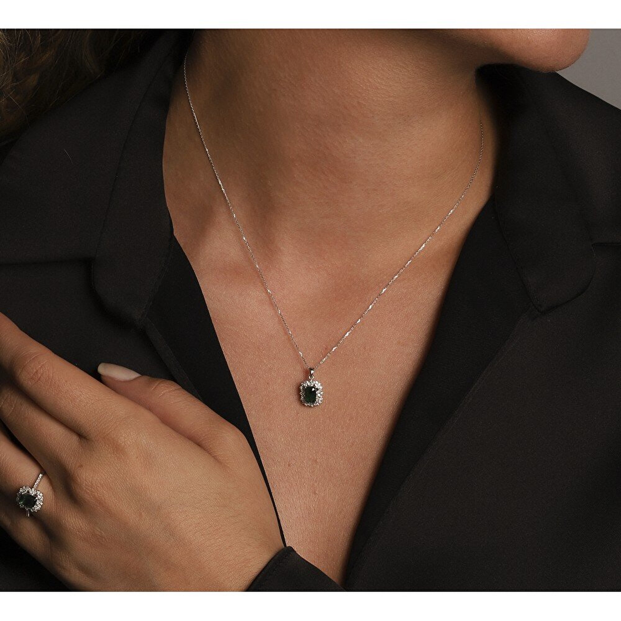 0,82 Karat Zümrüt Pırlanta Kolye