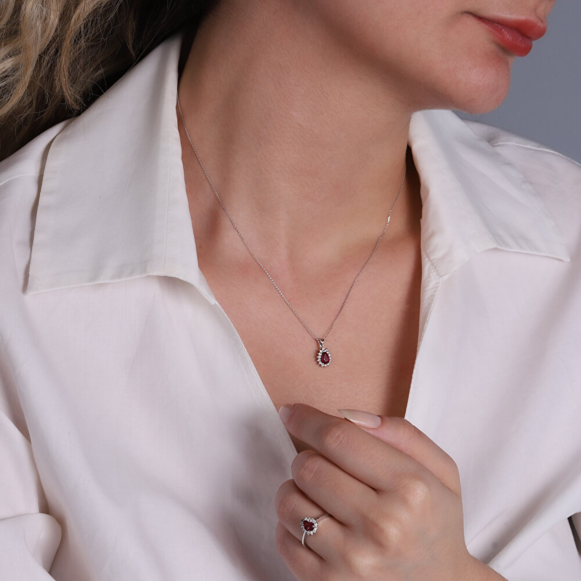 0,69 Karat Yakut Pırlanta Kolye