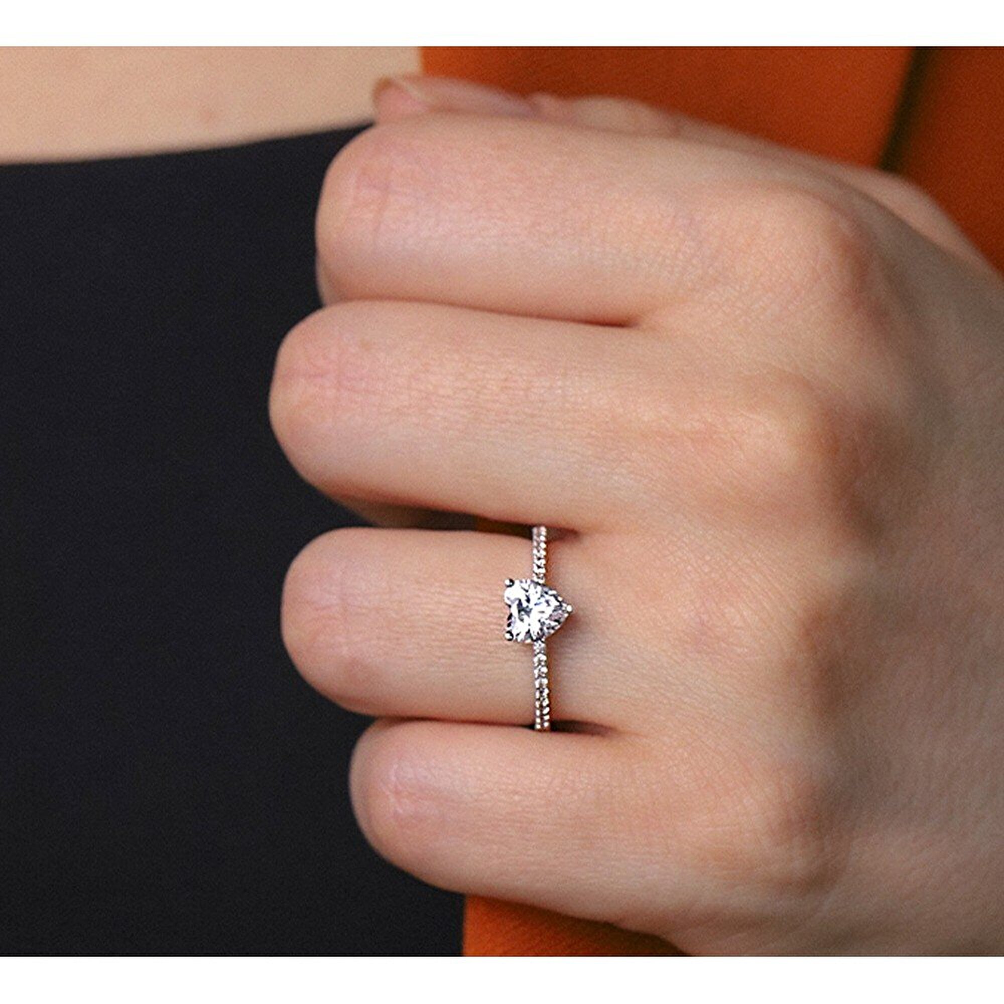 8 Ayar Beyaz Altın Tektaş Kalp Yüzük