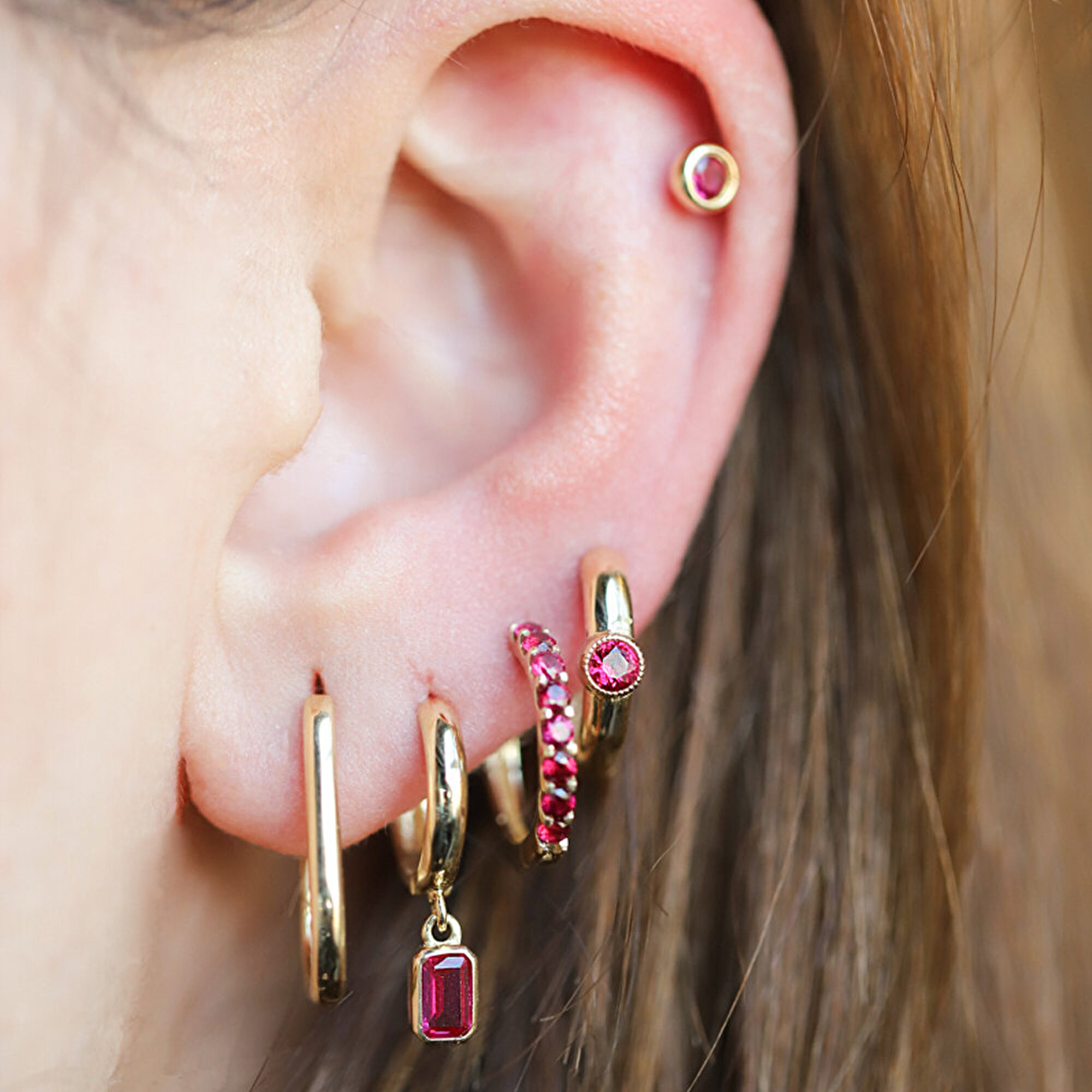 14 Ayar Sarı Altın Trend Kırmızı Taşlı Küpe