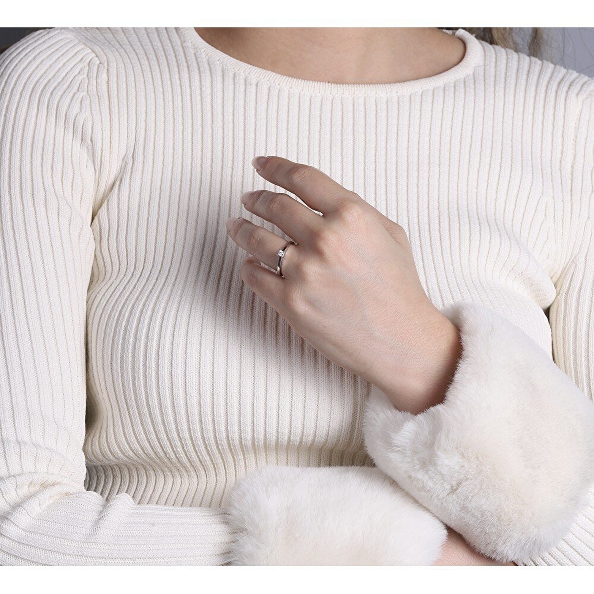 0,09 Karat Tektaş Pırlanta Yüzük