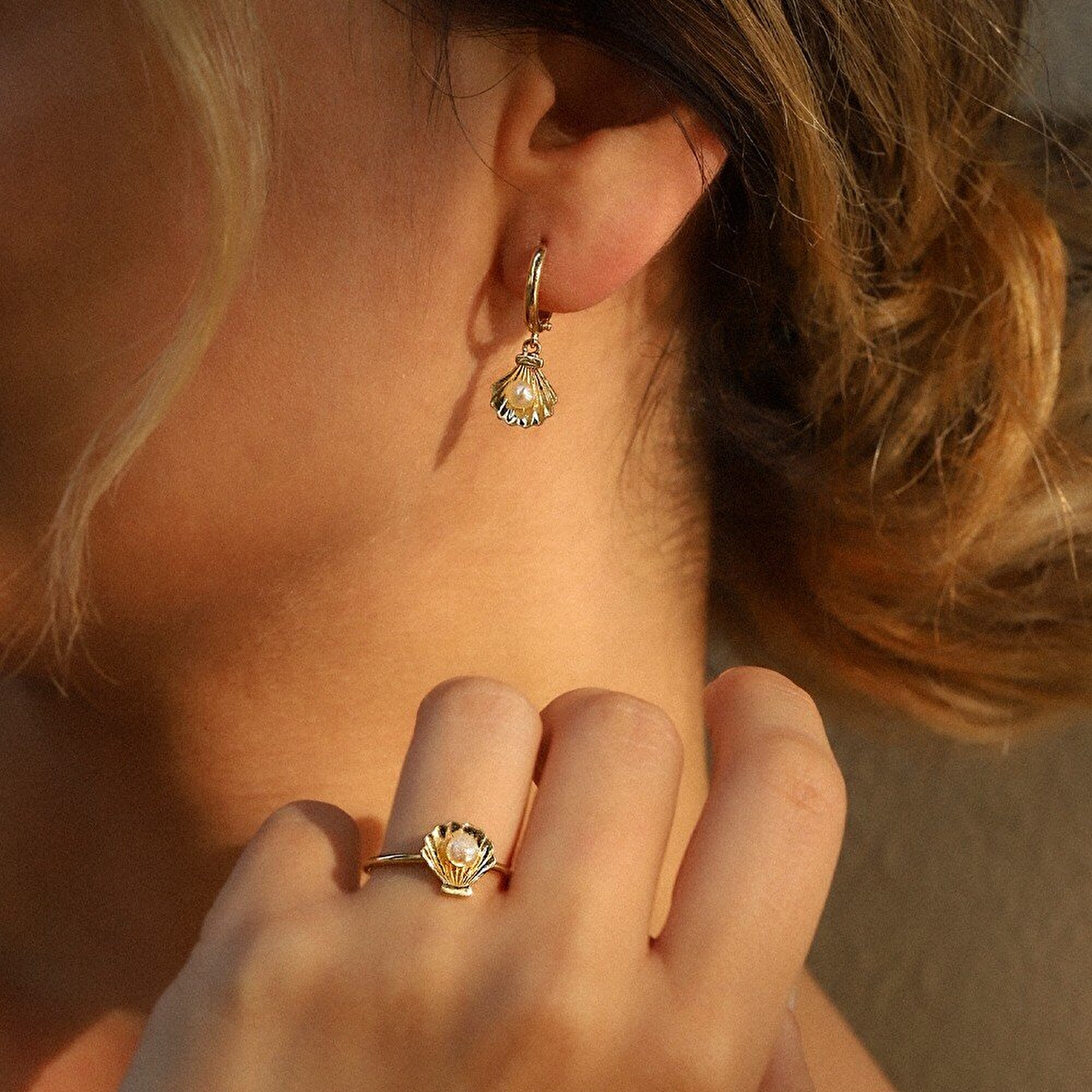 14 Ayar Sarı Altın İnci İstiridye Küpe