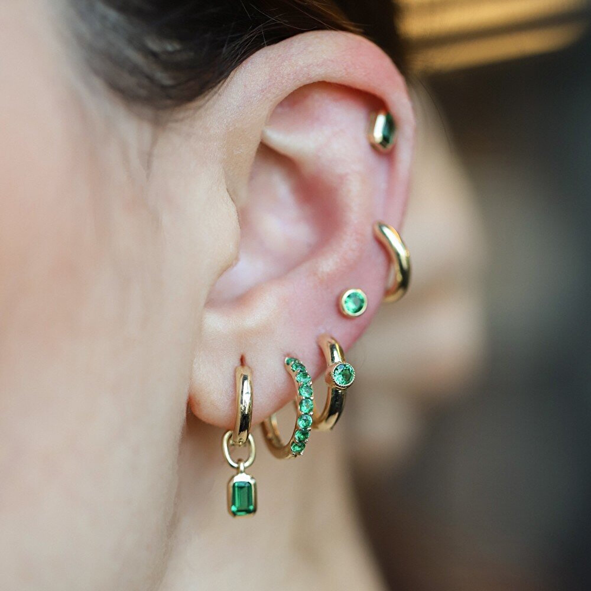 14 Ayar Sarı Altın Trend Yeşil Taşlı Küpe