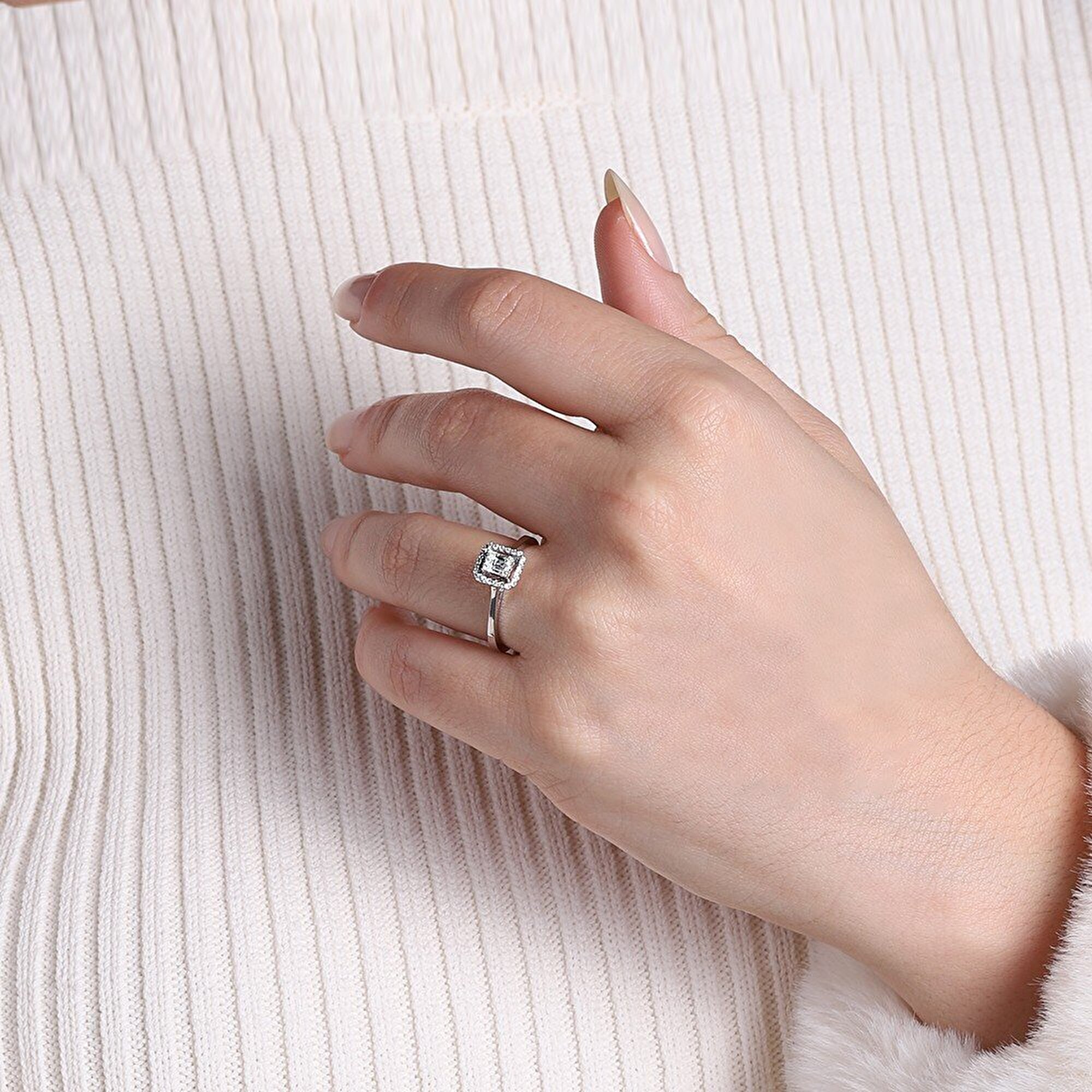 0,16 Karat Baget Pırlanta Yüzük