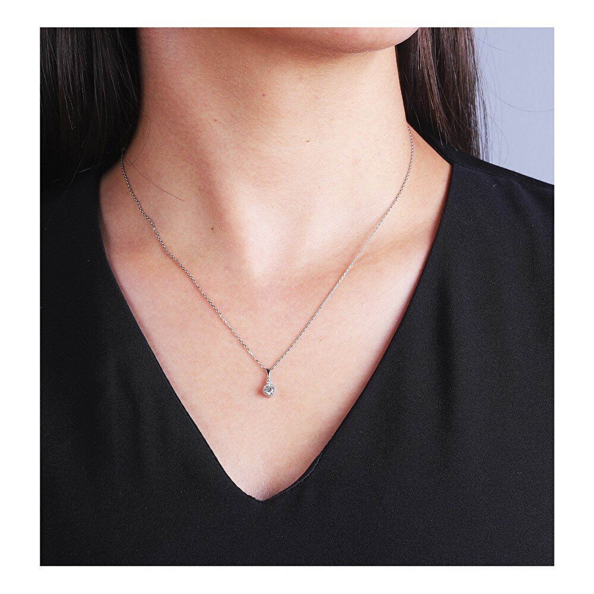 14 Ayar Beyaz Altın Tektaş Kolye