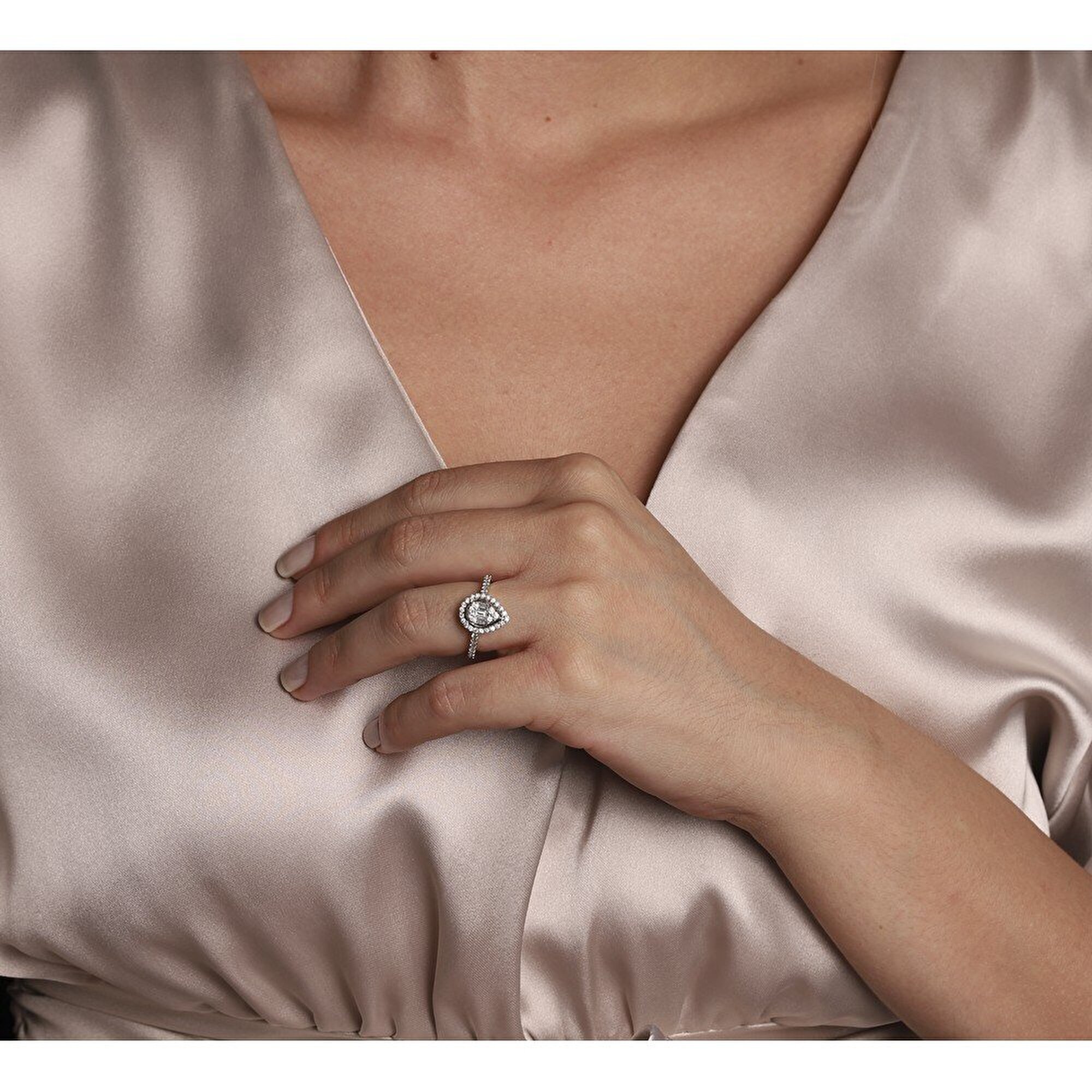 0,35 Karat Baget Pırlanta Yüzük