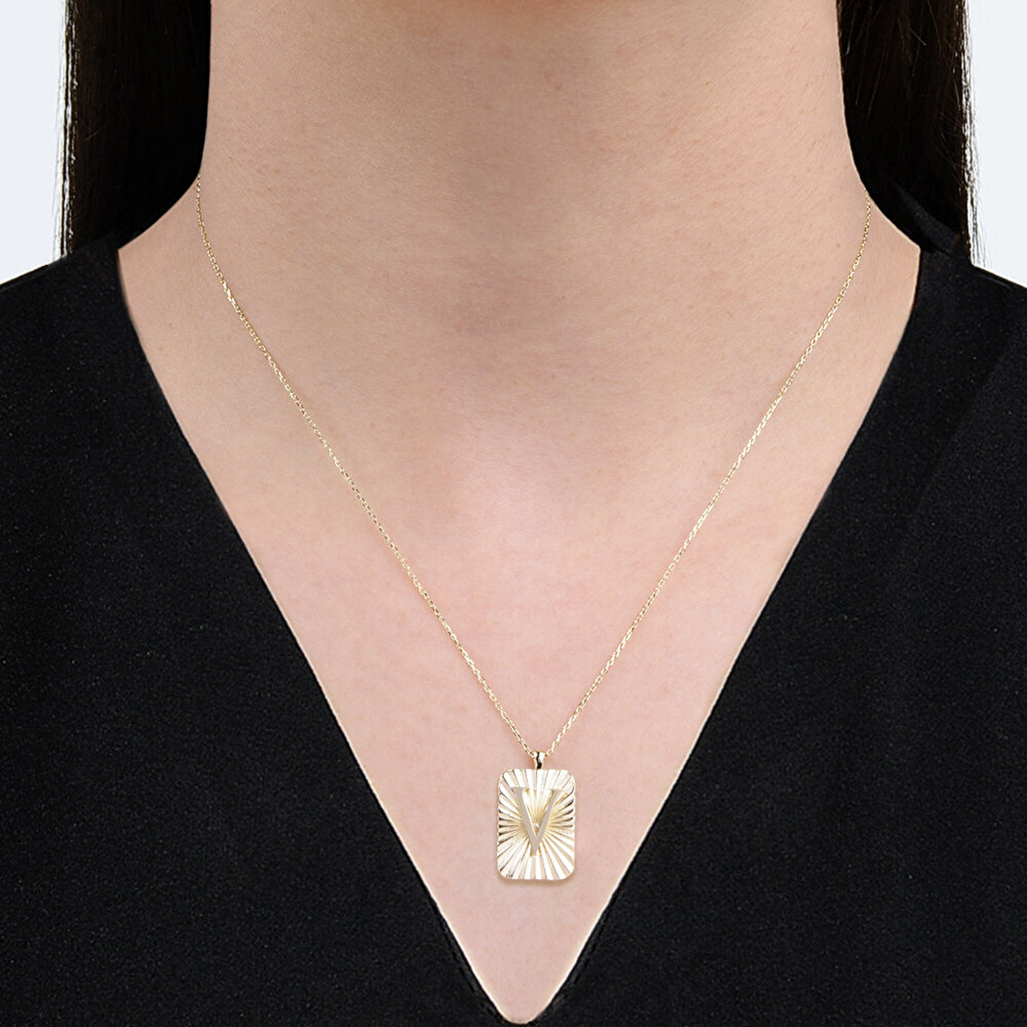 14 Ayar V Harf Plaka Kolye