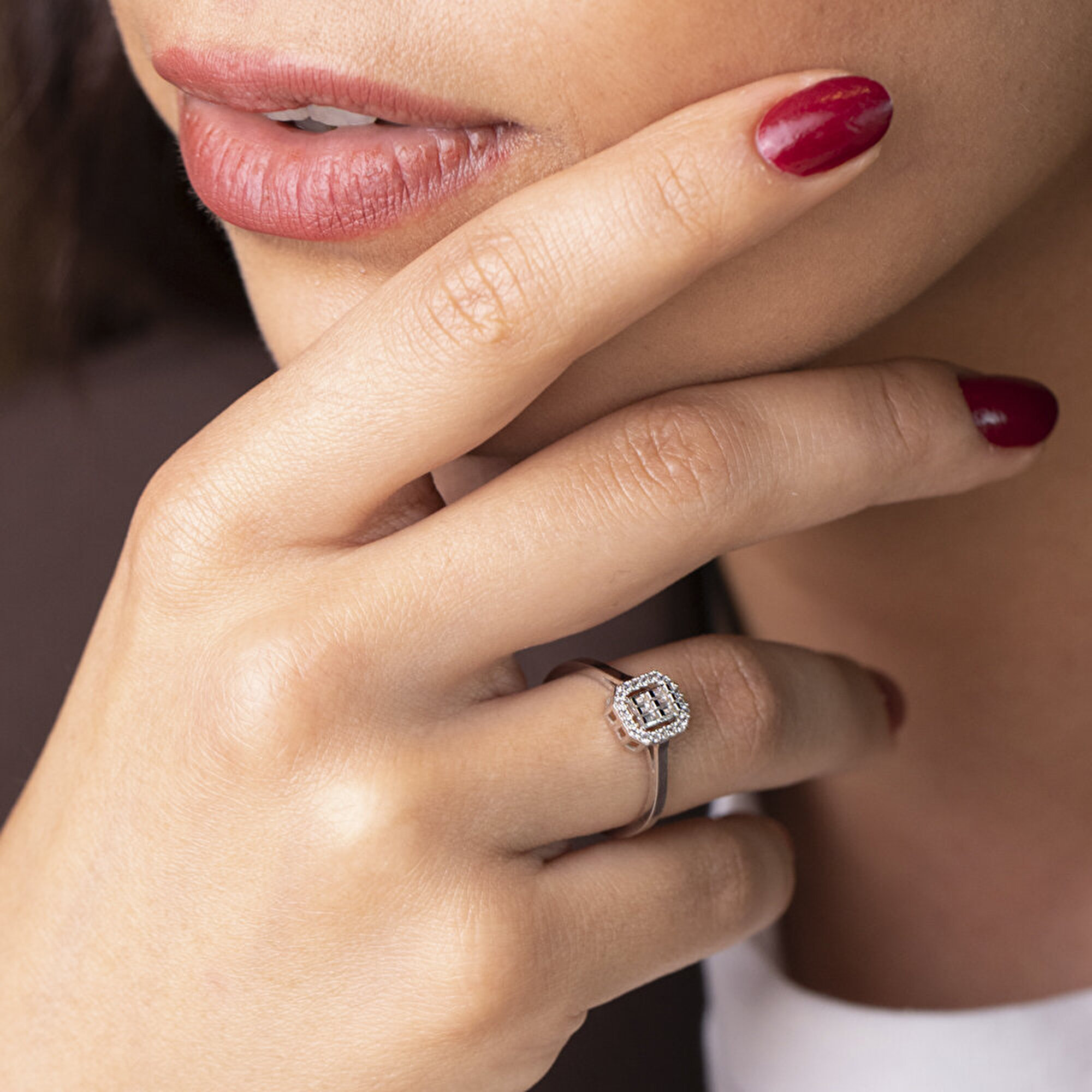 8 Ayar Beyaz Altın Baget Yüzük