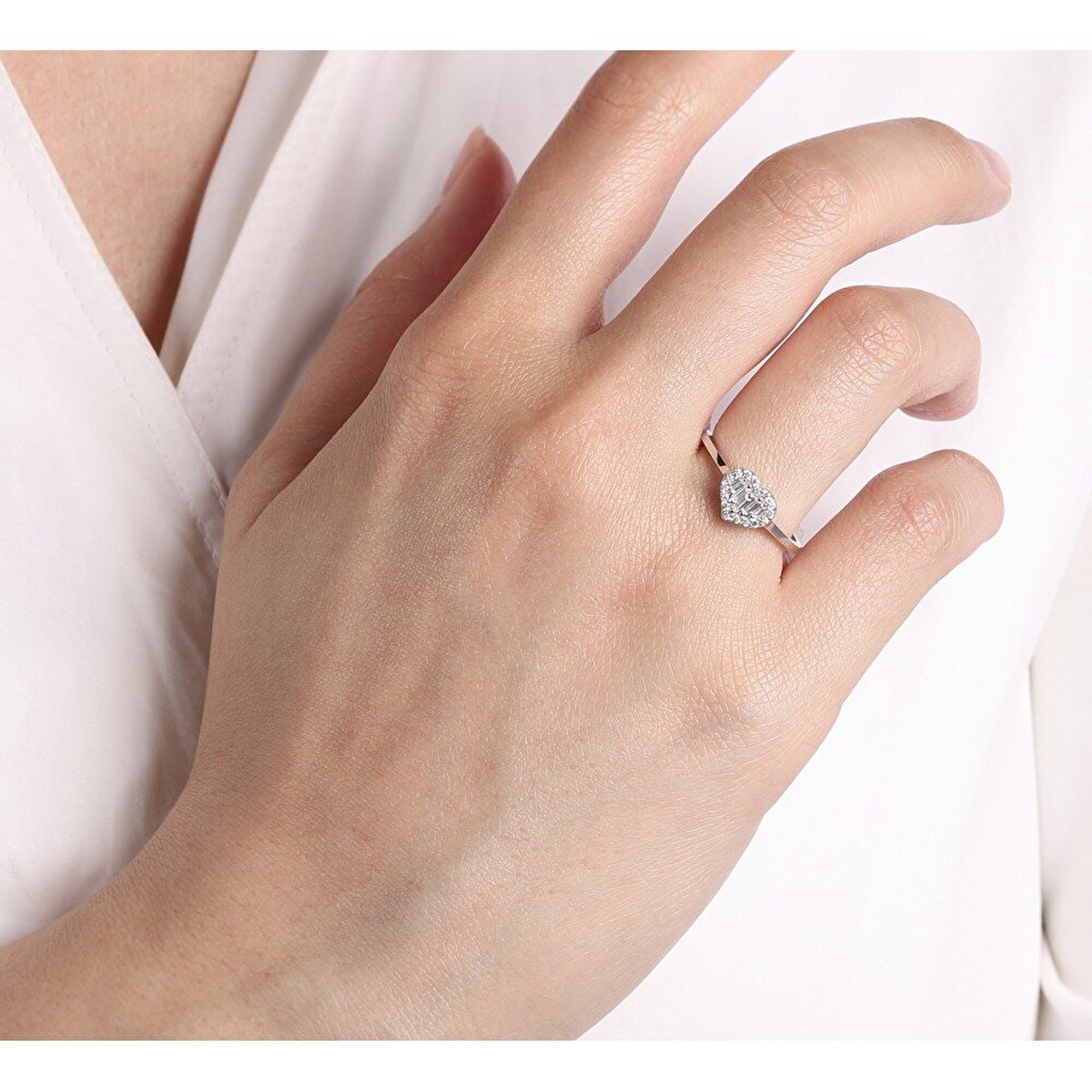 8 Ayar Beyaz Altın Baget Yüzük