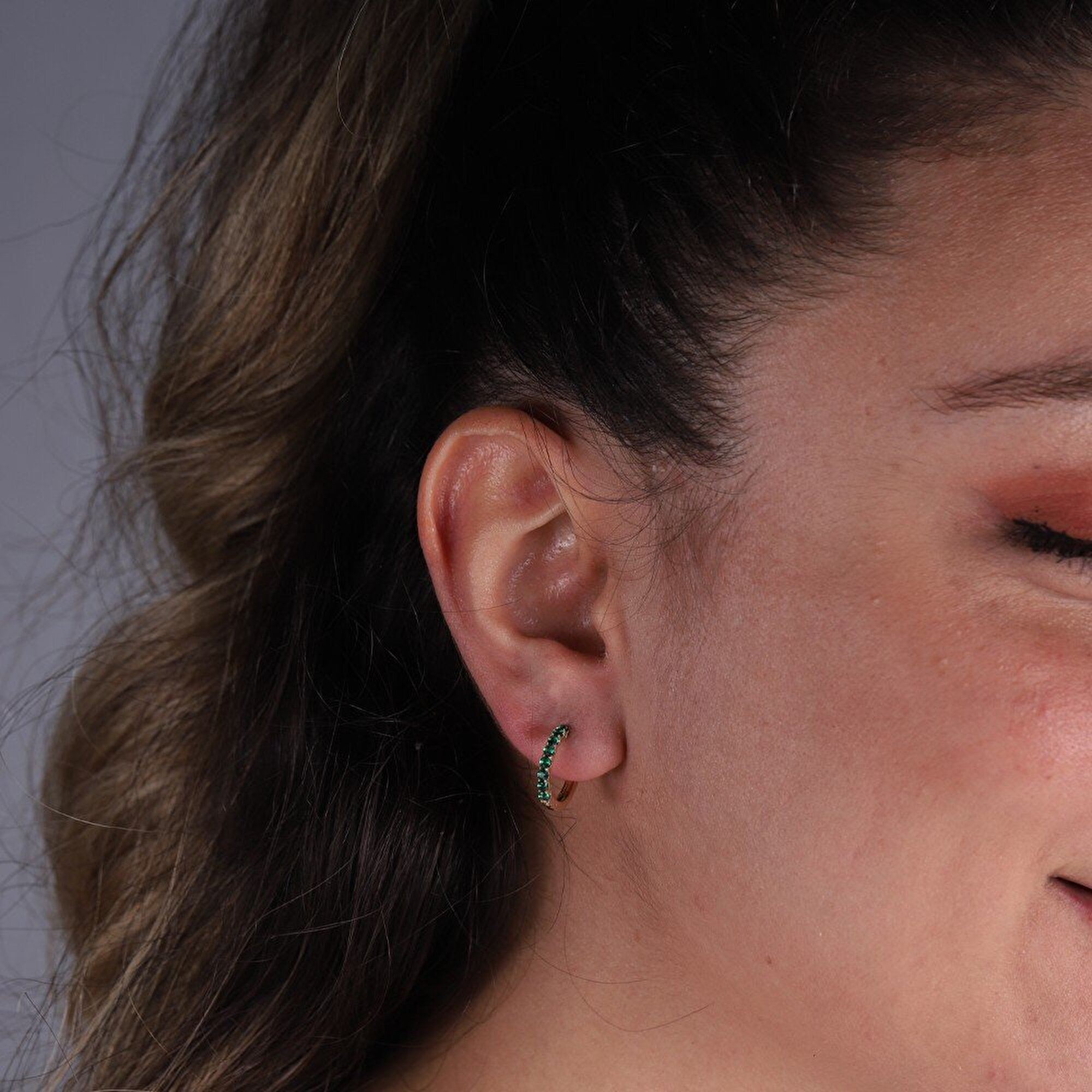 14 Ayar Sarı Altın Trend Yeşil Taşlı Küpe