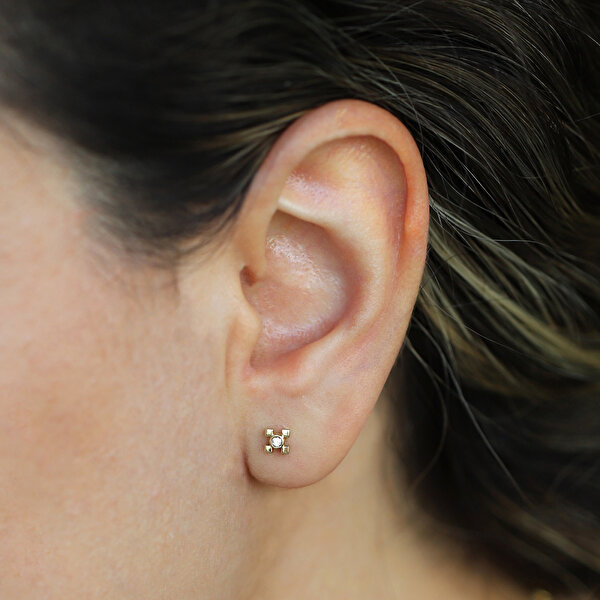 14 Ayar Sarı Altın Taşlı Minimal Küpe