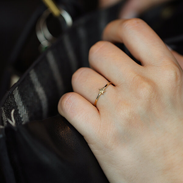 14 Ayar Sarı Altın Yıldız Minimal Yüzük