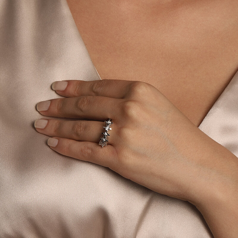 0,11 Karat Beştaş Pırlanta Yüzük