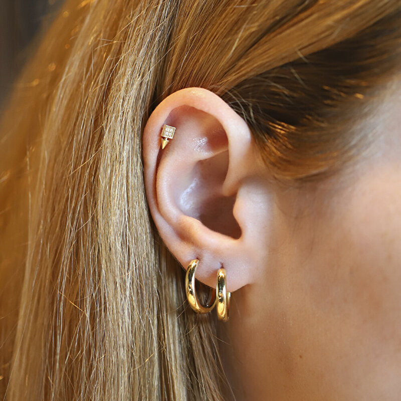 14 Ayar Sarı Altın Taşlı Tragus Piercing