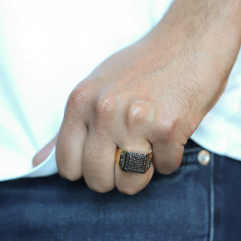 14 Ayar Sarı-Siyah Altın Taşlı Erkek Yüzük