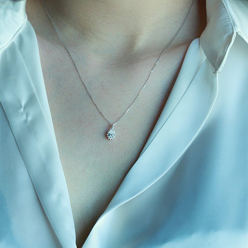 8 Ayar Beyaz Altın Trend Damla Kolye