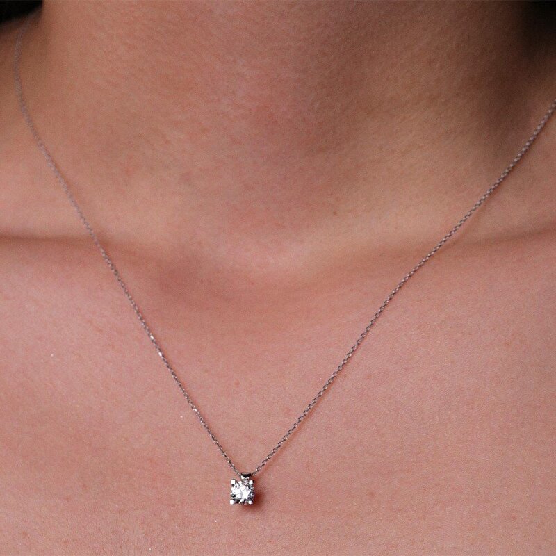 8 Ayar Beyaz Altın Tektaş Kolye