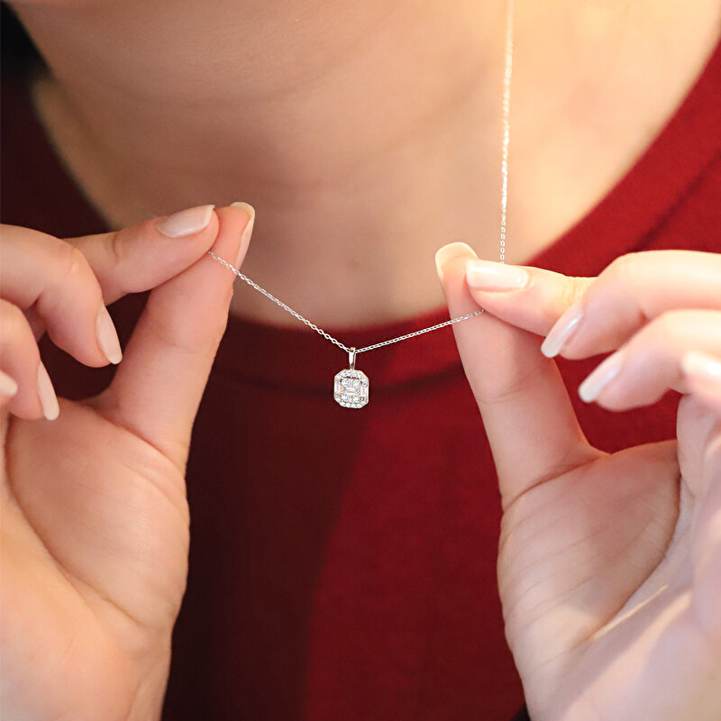 8 Ayar Beyaz Altın Baget Kolye