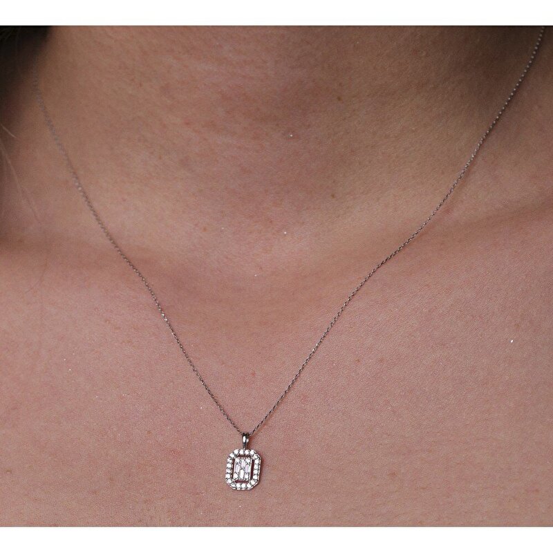 8 Ayar Beyaz Altın Baget Kolye