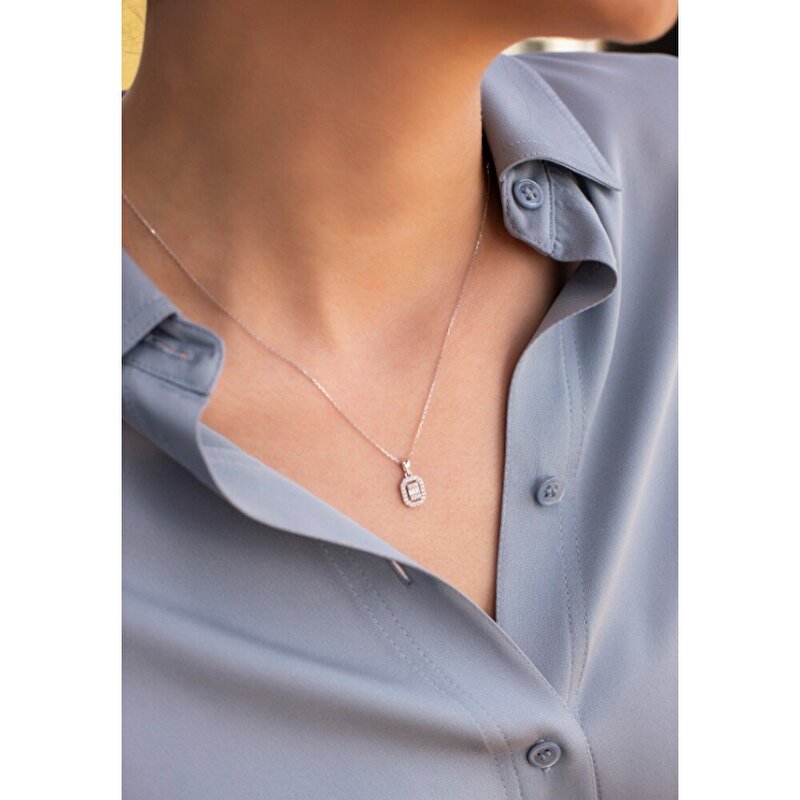 8 Ayar Beyaz Altın Baget Kolye