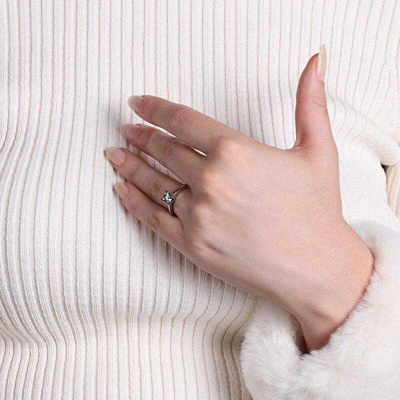 0,09 Karat Tektaş Pırlanta Yüzük