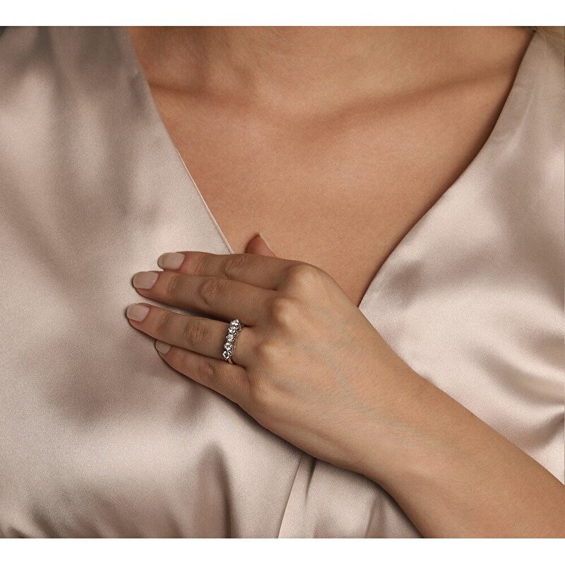 0,20 Karat Beştaş Pırlanta Yüzük