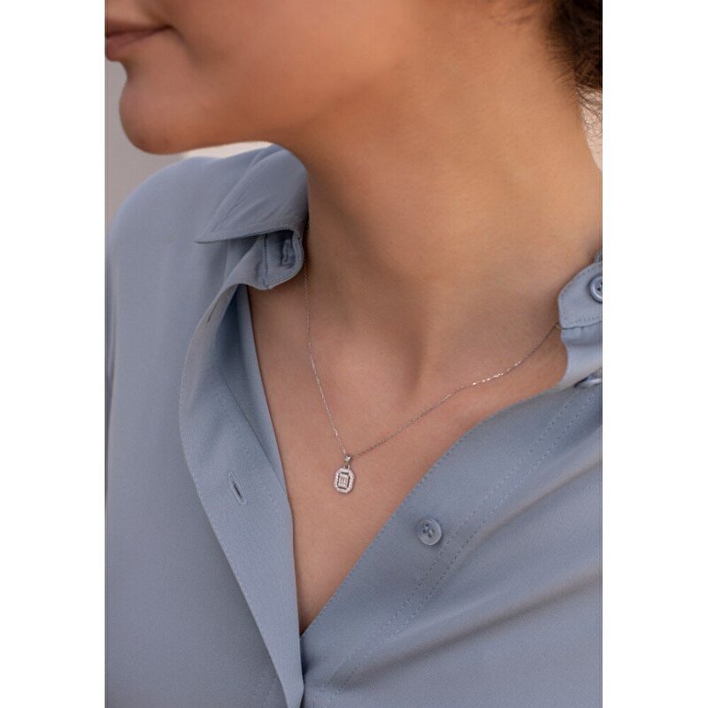 8 Ayar Beyaz Altın Baget Kolye