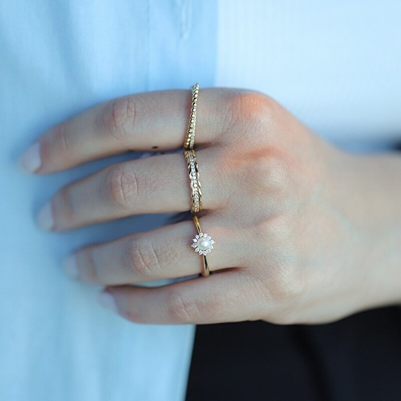 14 Ayar Sarı Altın Taşlı Minimal Yüzük