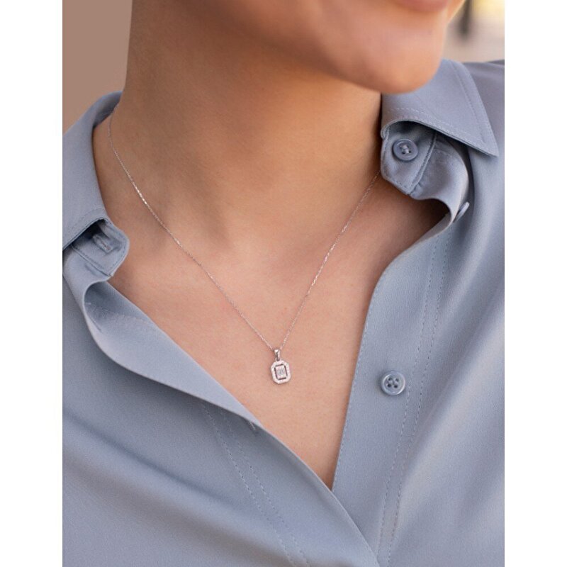 8 Ayar Beyaz Altın Baget Kolye